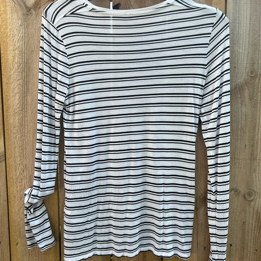 Banana Republic striped black and white long sleeve tee‎ tshirt - Picture 6 of 6
